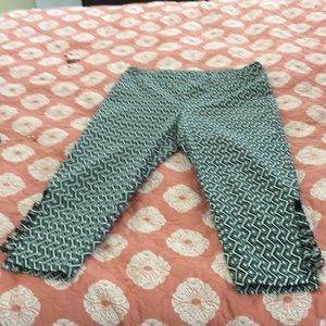 Lady’s cropped pants